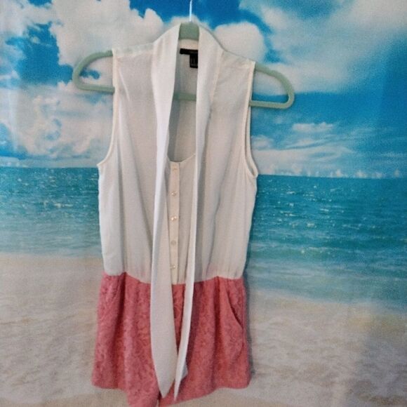 "Forever 21" woman's romper.  - Picture 2 of 6